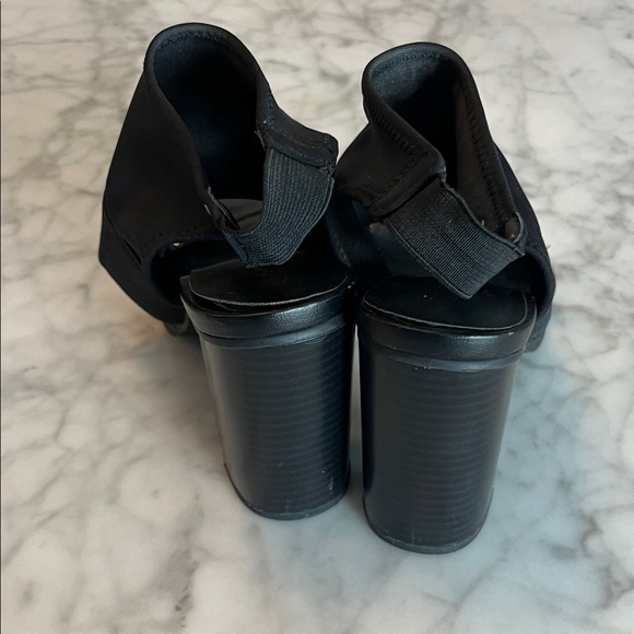Simply Vera Vera Wang Black Block Heel Sandals - Picture 4 of 5